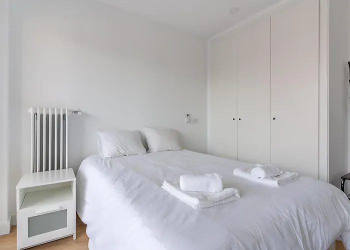 Bright With Terrace- 2Bd 2Bth- Salamanca