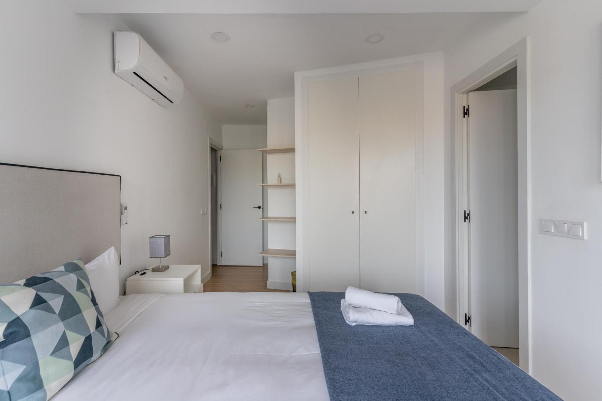 Bright With Terrace- 2bd 2bth- Salamanca Apartment