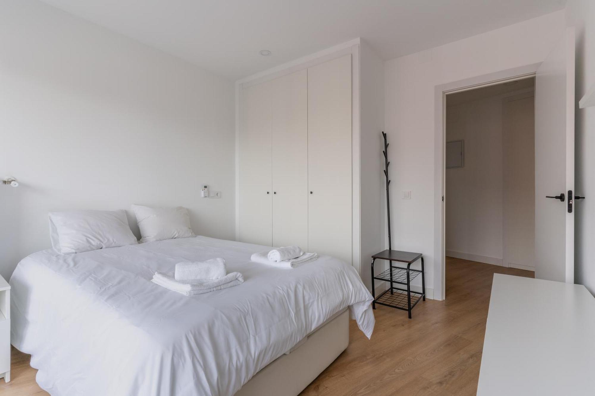 Bright With Terrace- 2bd 2bth- Salamanca Apartment *