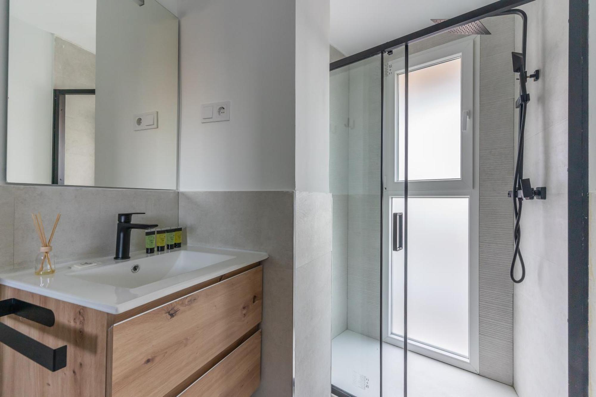 Bright With Terrace- 2bd 2bth- Salamanca * Madrid