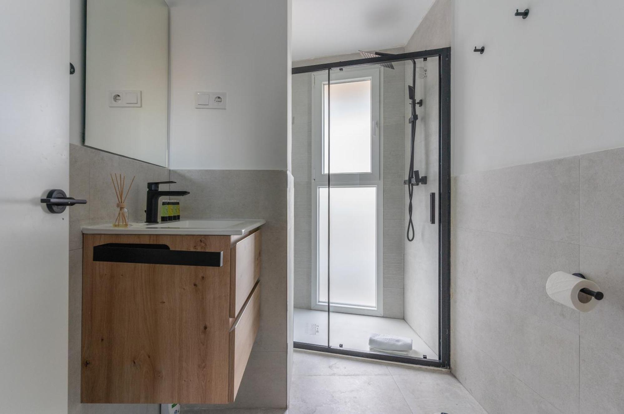 Bright With Terrace- 2bd 2bth- Salamanca Apartment