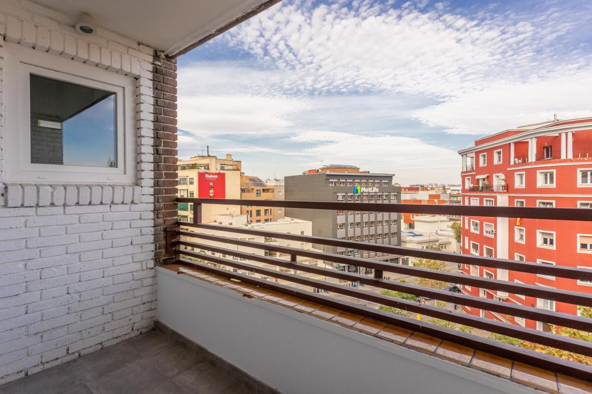 Bright With Terrace- 2bd 2bth- Salamanca *