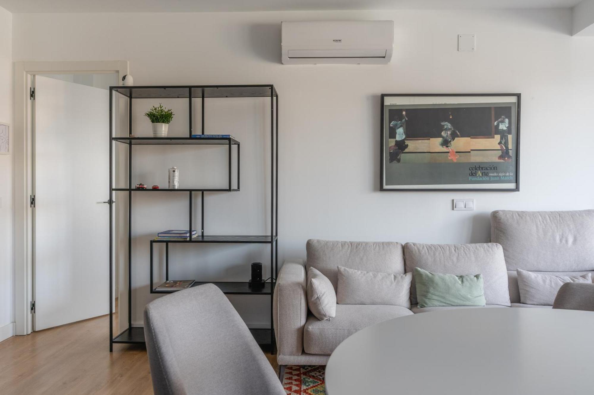 Bright With Terrace- 2bd 2bth- Salamanca