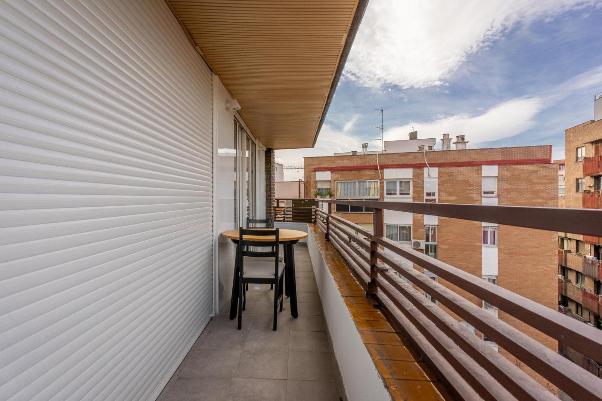 Bright With Terrace- 2bd 2bth- Salamanca Apartment
