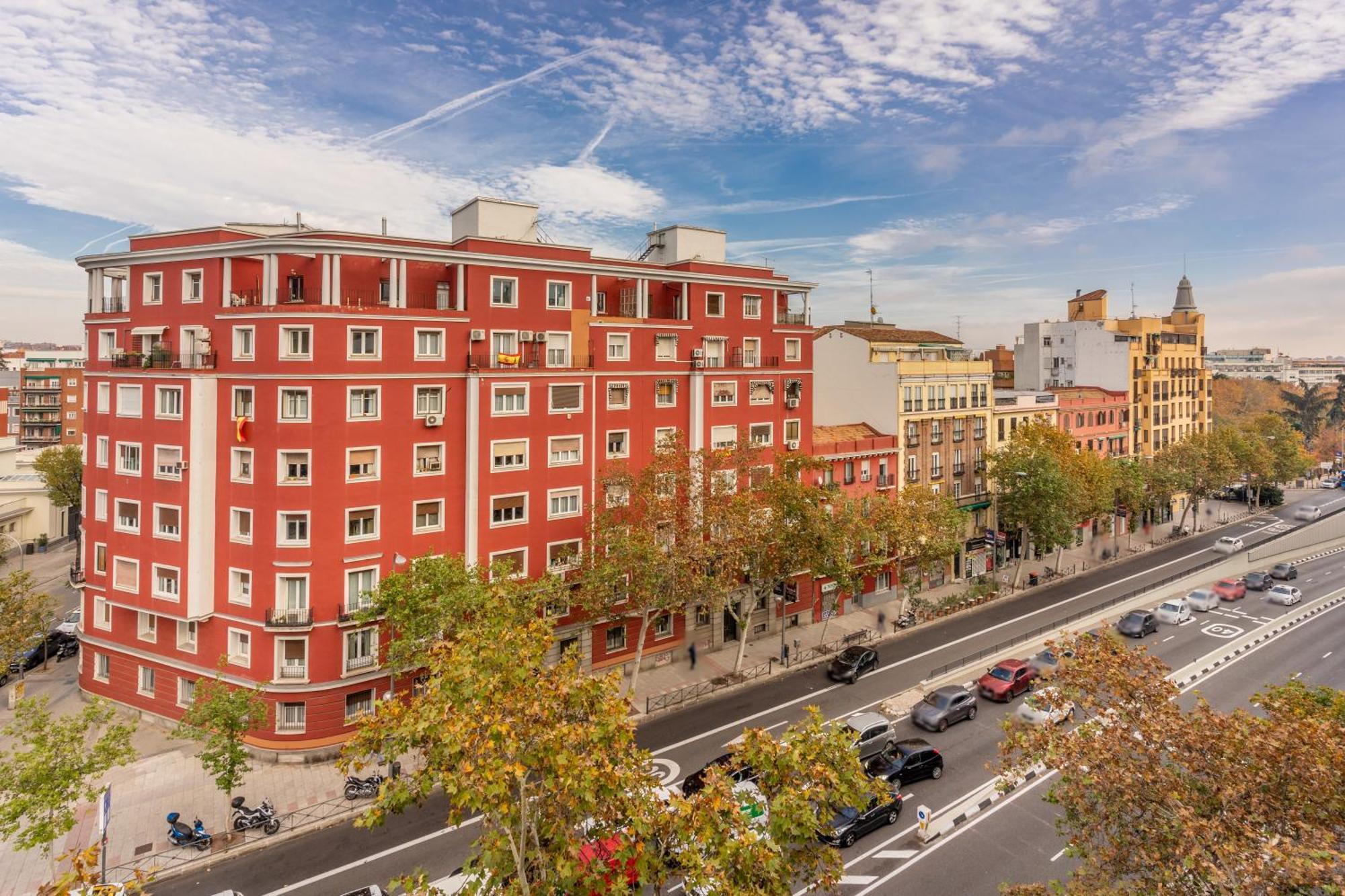 Bright With Terrace- 2bd 2bth- Salamanca