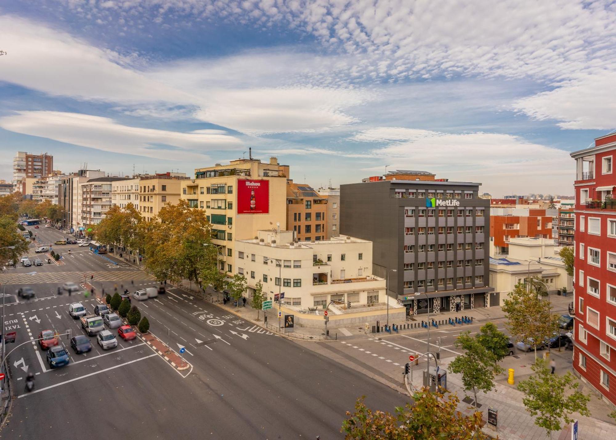 Bright With Terrace- 2bd 2bth- Salamanca Apartment