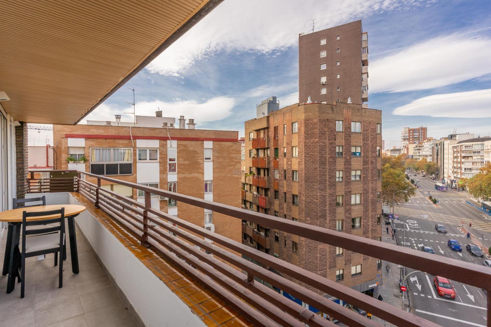 Bright With Terrace- 2bd 2bth- Salamanca Apartment *